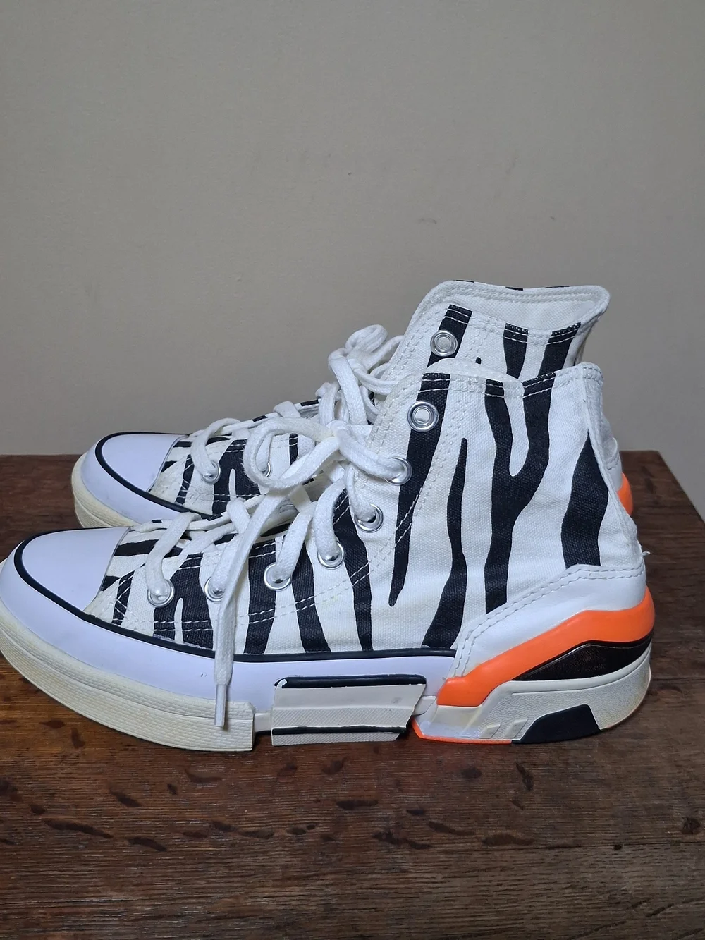 Converse Women's High-Top Sunblocked  Zebra Print/ Orange Shoes; Size 7.5 - Picture 3 of 10